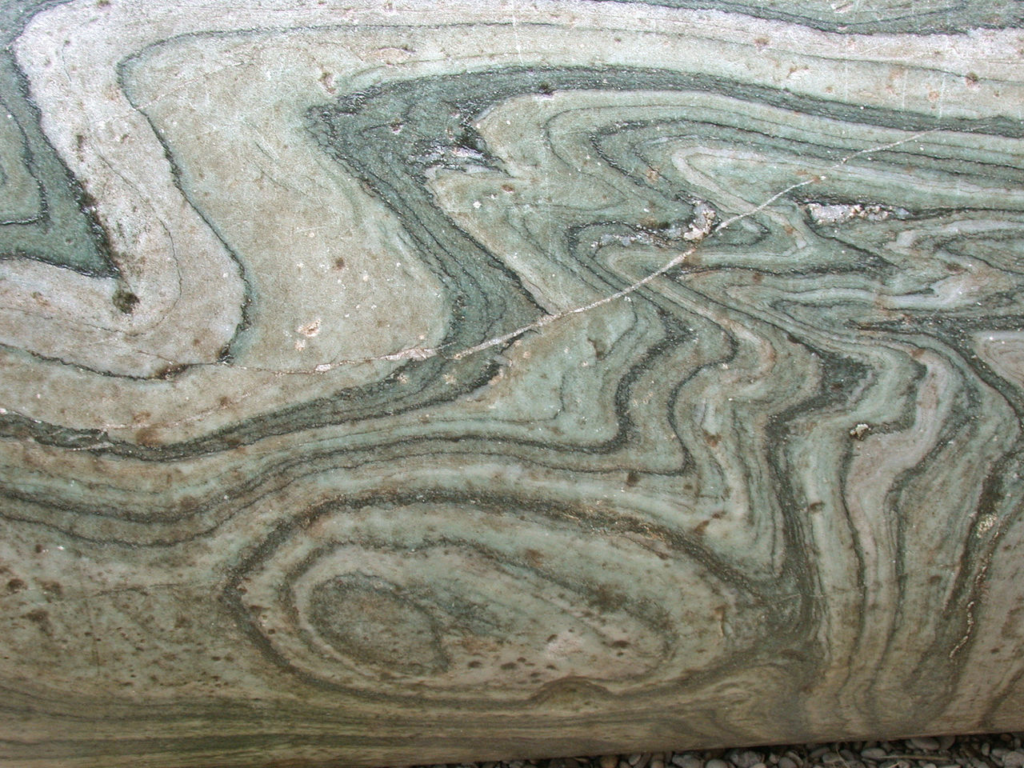 marbre de cipolin : une roche métamorphique verte